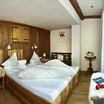 Bei Max - Garni Kirchenwirt Hotel Sankt Leonhard im Pitztal