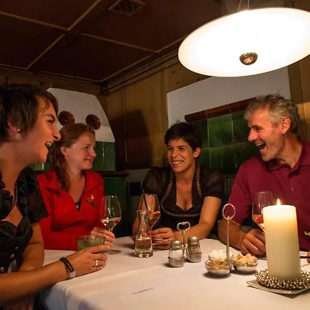 Bei Max - Garni Kirchenwirt 3* St. Leonhard im Pitztal