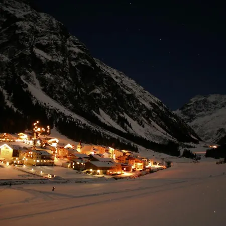 Pensjonat Bei Max - Garni Kirchenwirt St. Leonhard im Pitztal